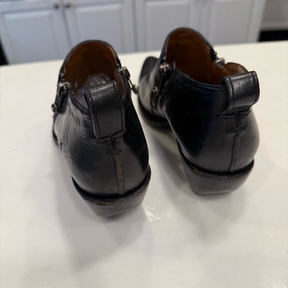 Frye Sacha Black Leather Zip Up Heeled Shootie Western Ankle Boots Women Sz 6.5 - Picture 15 of 15